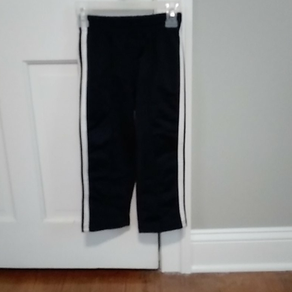 4 pairs 3T athletic pants - Picture 5 of 5